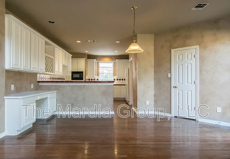 5403 Exeter Dr — Photo 11