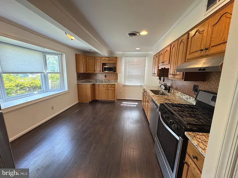 721 Crabb Ave — Photo 6