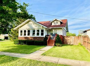 1120 N 10th St, Mattoon, IL 61938