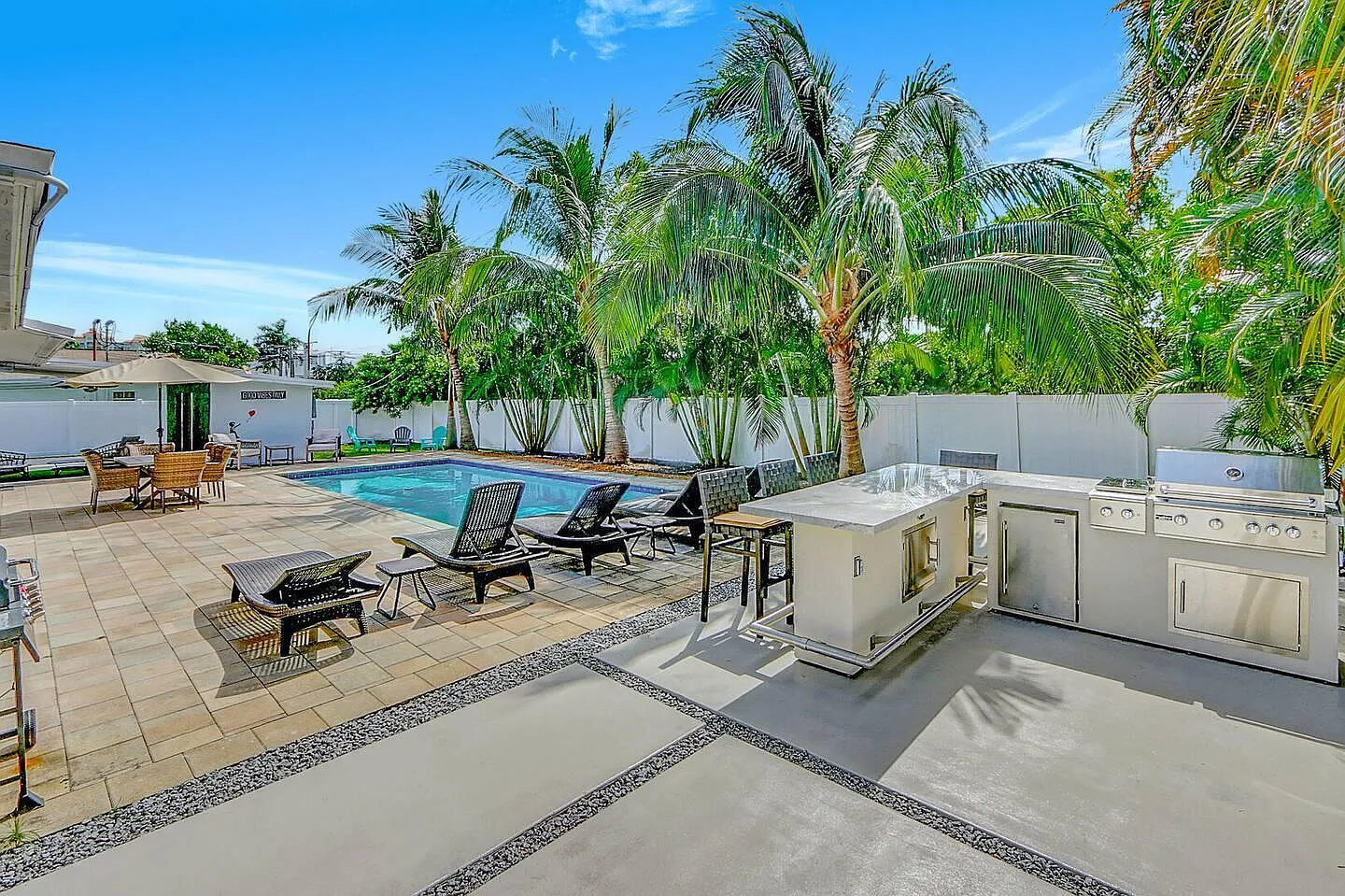 2 bed, 2.0 bath, 1000 sqft, $2,600 — Photo 2