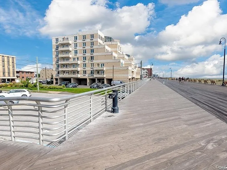 475 W Broadway #B2 — Photo 15