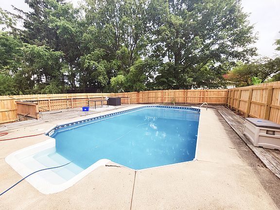 5th image of 630 Lawnwood Dr