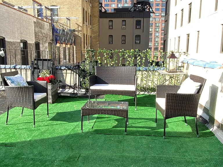 710 Amsterdam Ave #5B — Photo 1