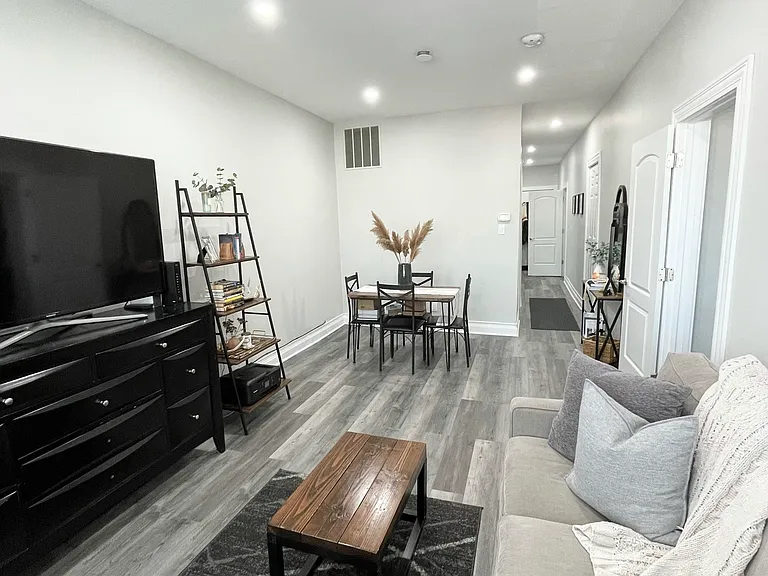 2239 W Cortland St #1 — Photo 13