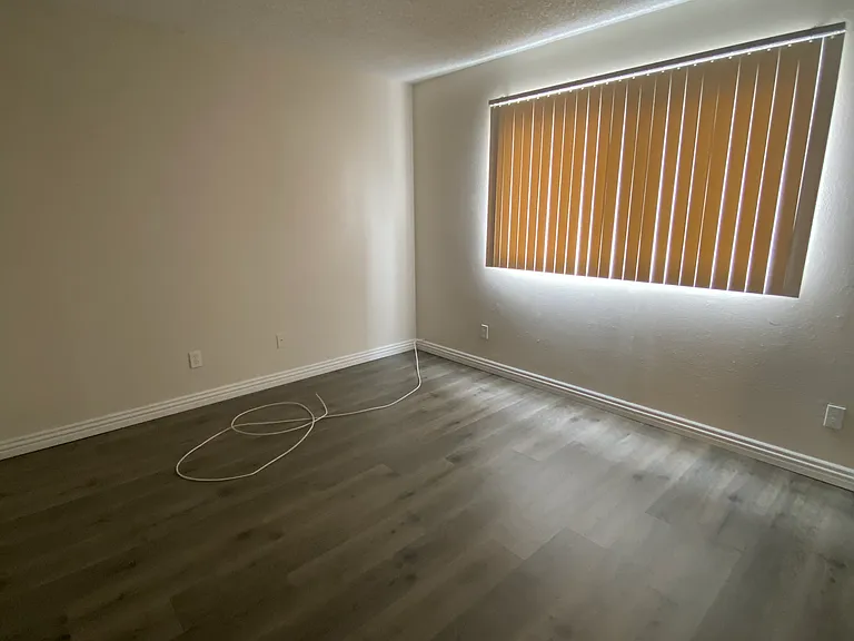 Segovia Apartments — Photo 9