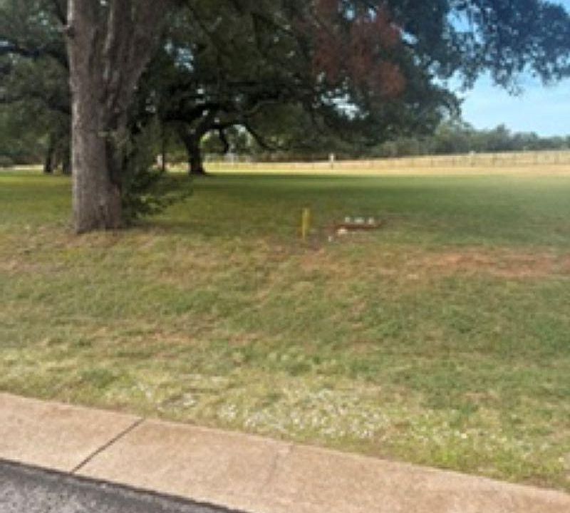 1st image of 127 Edwards Cir