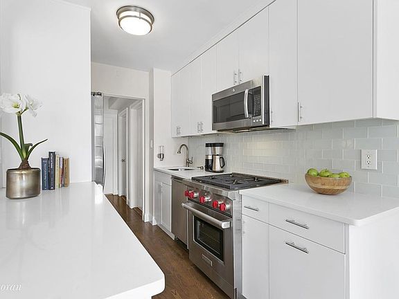 3rd image of 30 E 9th St APT 5LL