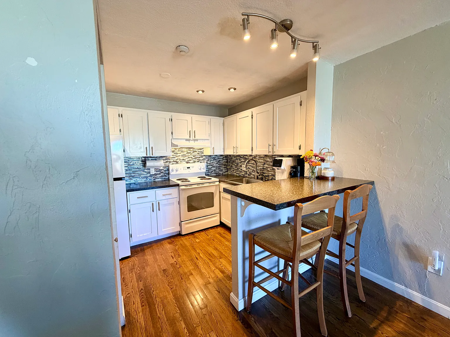 2 bed, $2,400 — Photo 3