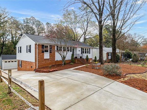 2nd image of 910 Honeysuckle Dr