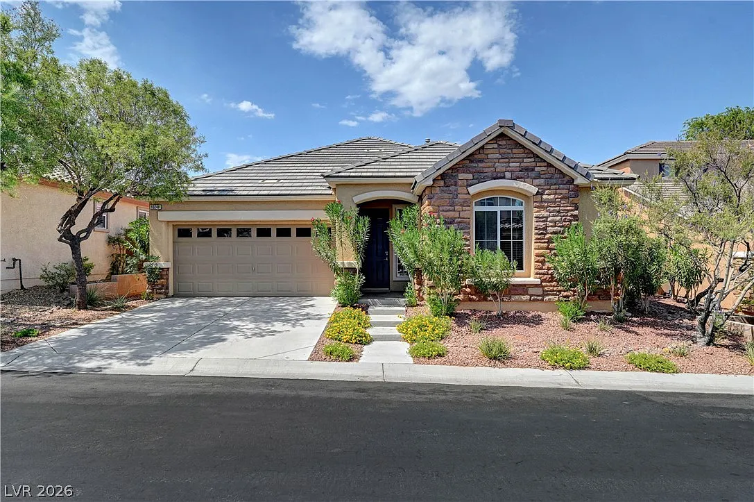 3 bed, 2.0 bath, 1645 sqft, $2,150 — Photo 2