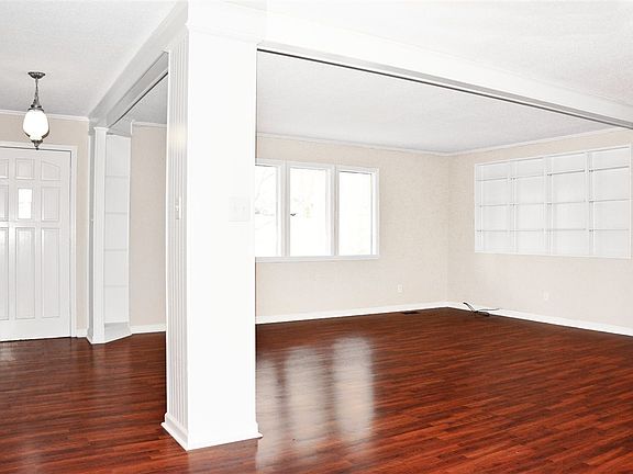 2nd image of 4721 Pebble Brook Cir NE