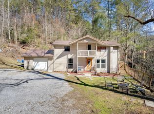 4204 Dellinger Hollow Rd, Pigeon Forge, TN 37863