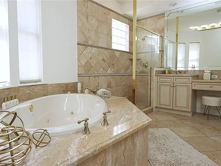 2868 Tiburon Blvd E #102 — Photo 16