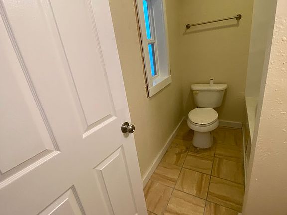 3rd image of 306 W Washington St Unit 3