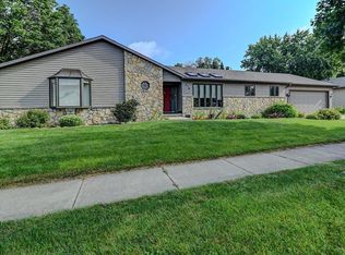 116 Stonehaven Dr, Sun Prairie, WI 53590