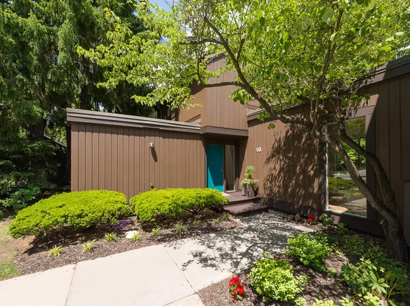 10 Westbury Ct, Ann Arbor, MI 48105