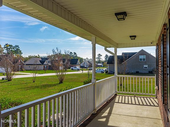 3rd image of 389 Livingston Dr