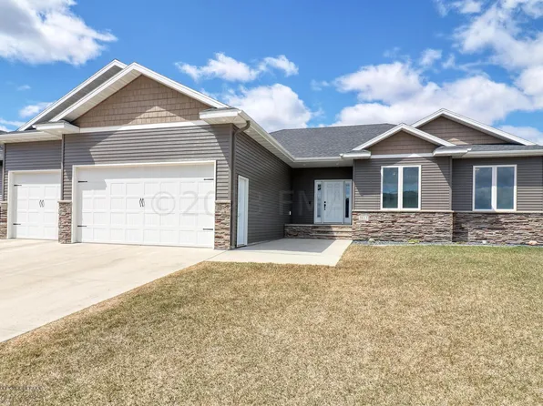 3613 54th St S, Fargo, ND 58104