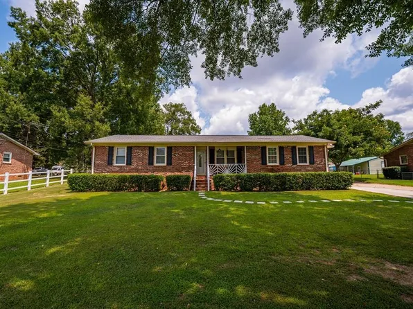 230 Greenway Dr, Greenwood, SC 29649