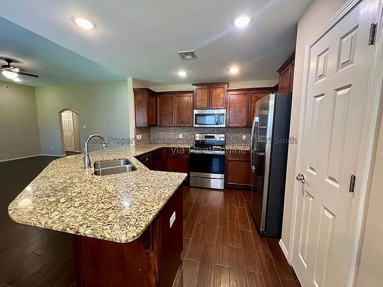 507 Ridge Point Dr — Photo 5