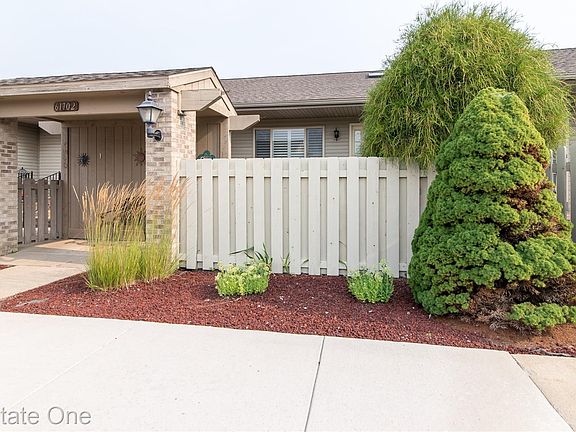 4th image of 61702 Williamsburg Dr Unit 2