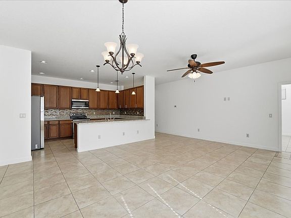 4th image of 954 E Broadway St