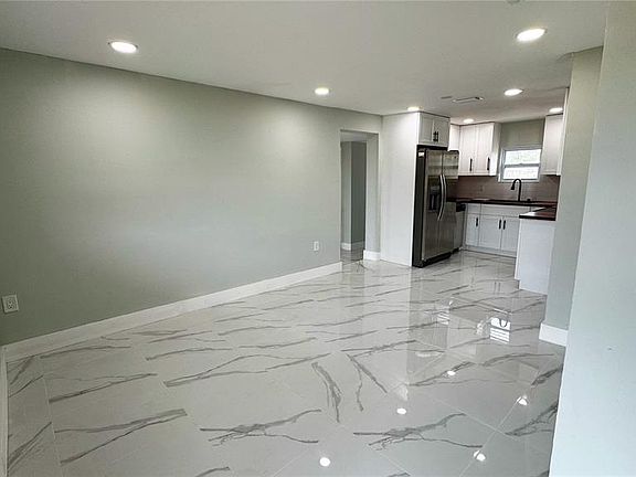 3rd image of 130 Virginia Ct