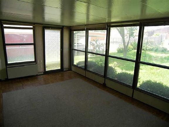 3rd image of 3329 Meadow Oaks Dr