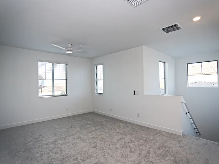 745 W Sparrow Dr — Photo 11
