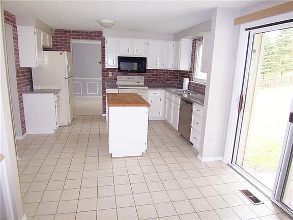 4th image of 388 Carmell Dr