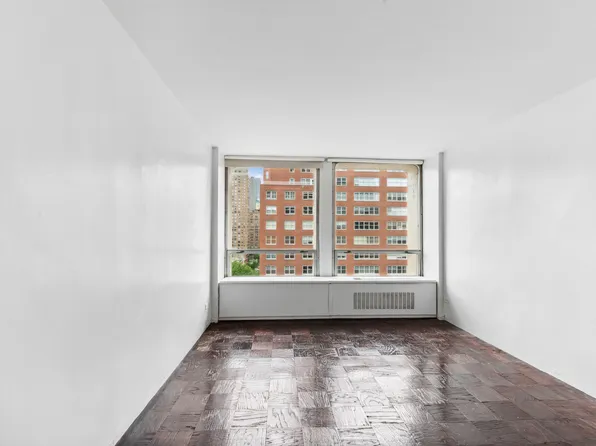 300 East 33rd Street 9M image 6 of 7