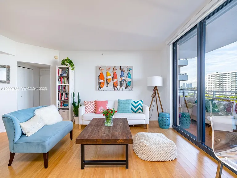 1330 West Ave #711 — Photo 3