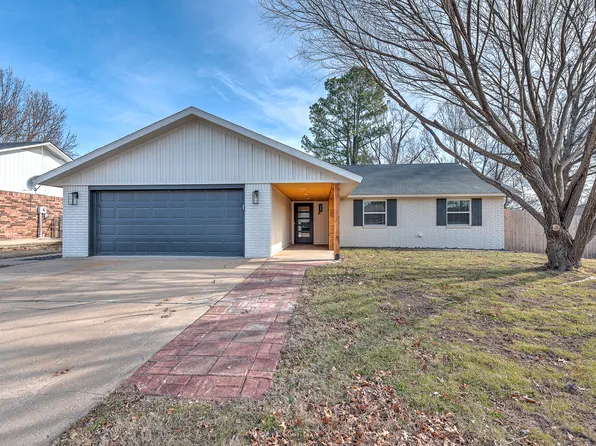 1605 SE South St, Bentonville, AR 72712