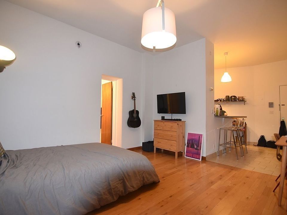 2nd image of 85 Nassau Ave #3D
