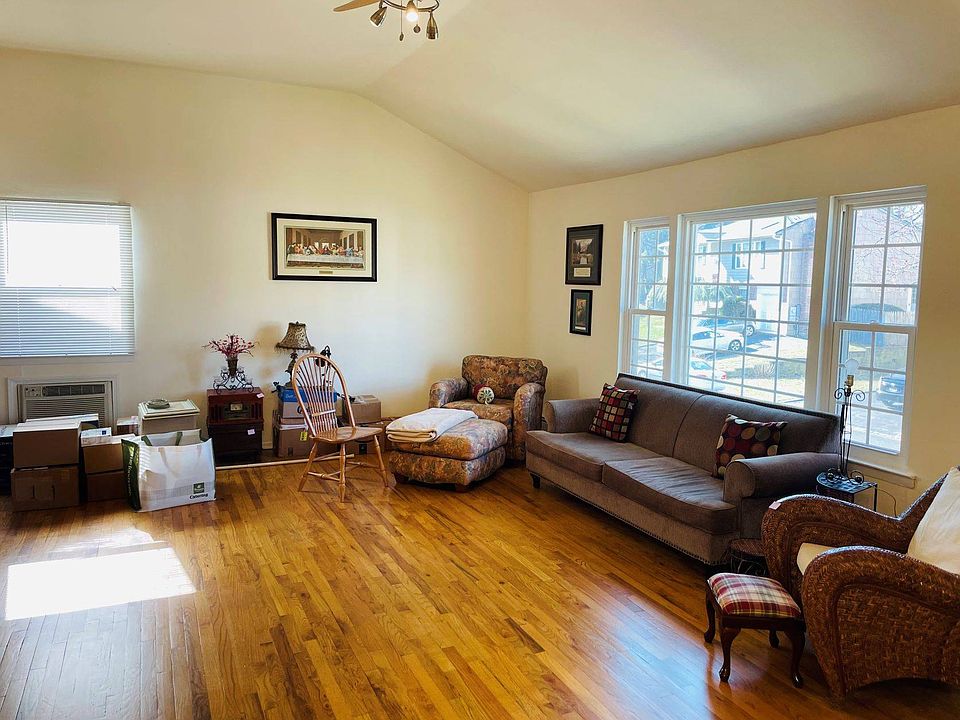 1st image of 15 Alex Ln