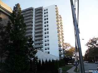 1600 Center Ave APT 3B, Fort Lee, NJ 07024