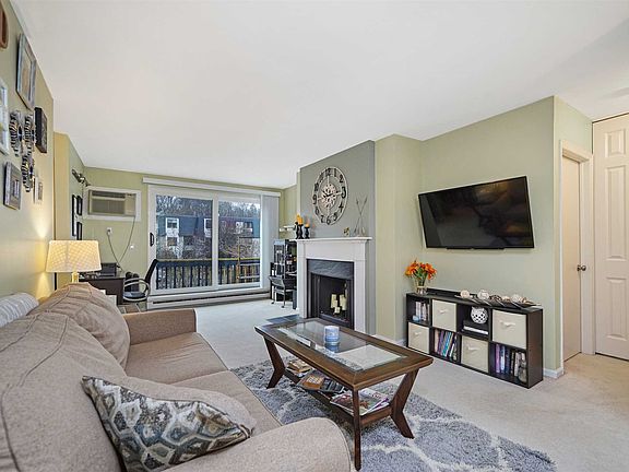 3rd image of 209 Drew Ln