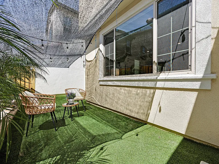 464 E Yarrow Pl — Photo 31