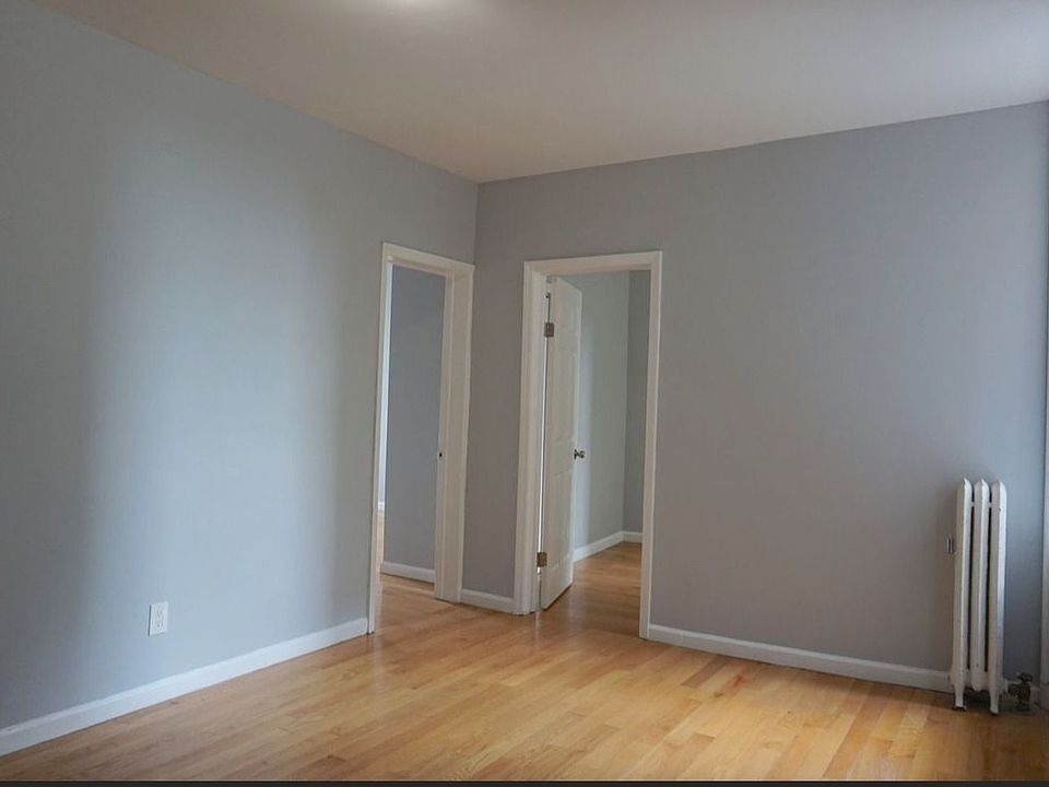 2nd image of 171 Bay 17th St APT B4