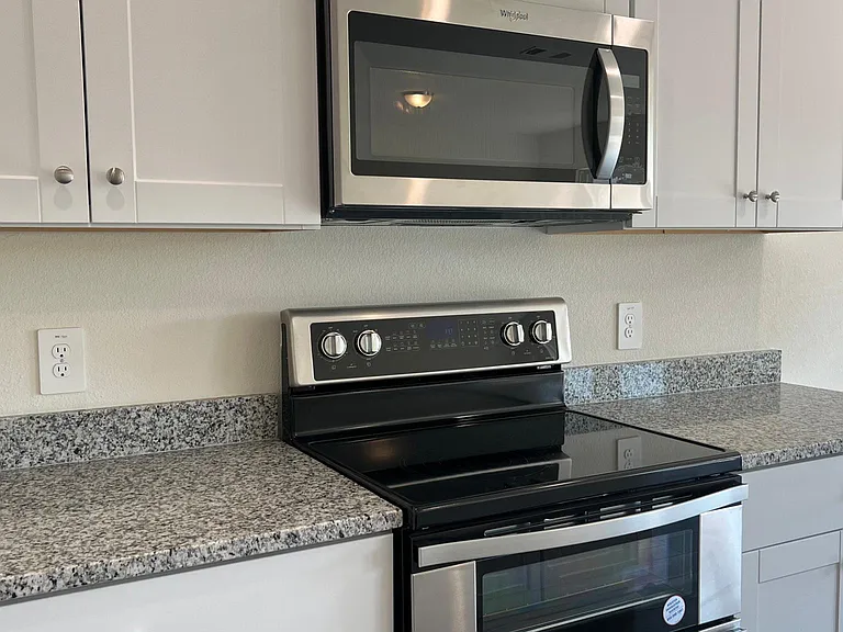 702 Camden Dr — Photo 18