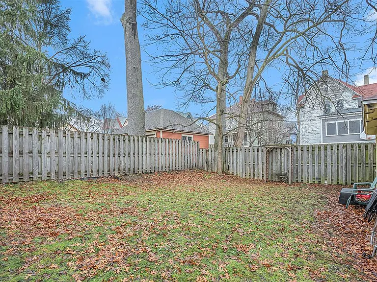 250 Paris Ave SE #4 — Photo 16