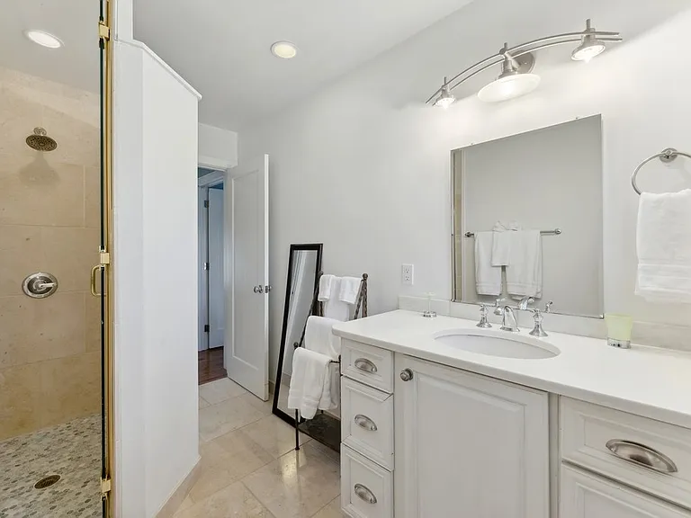21 Harbor View Ave — Photo 11