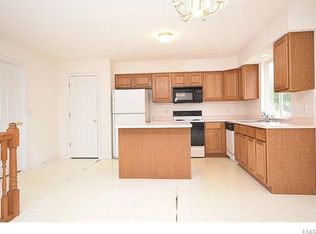 88 Rockledge Ct, Saint Charles, MO 63303
