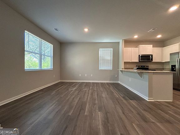 2nd image of 18 Silverbell Ln