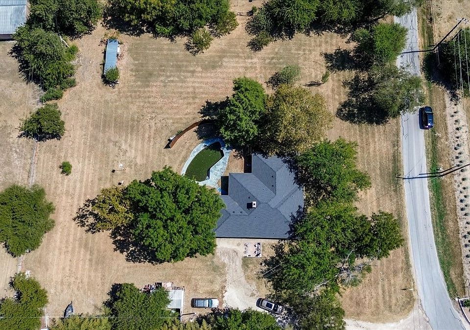 1st image of 3211 Bluegrass Dr