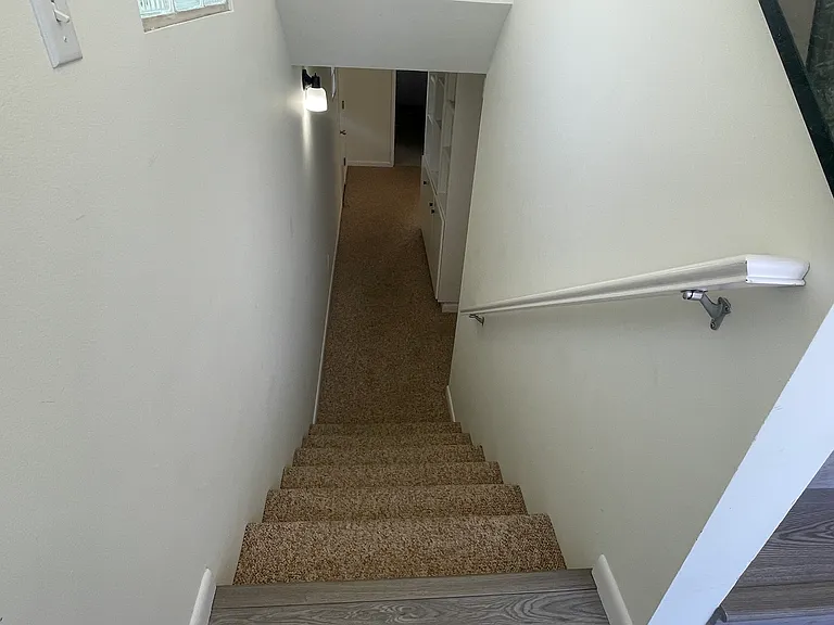 Emmons Rd — Photo 15
