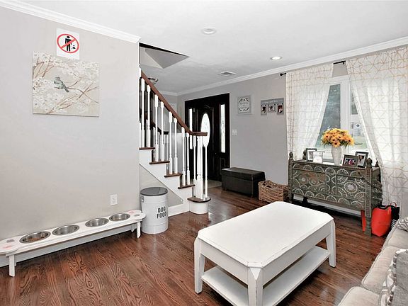 4th image of 10 Ficus St