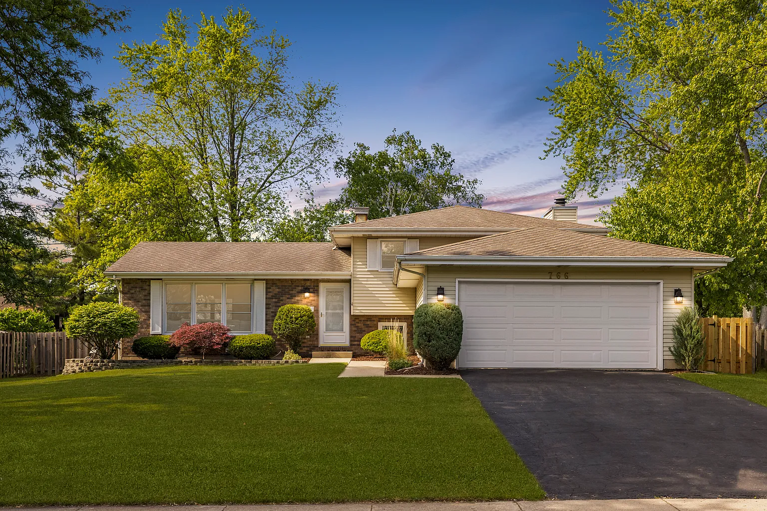 766 Aztec Dr photo 1