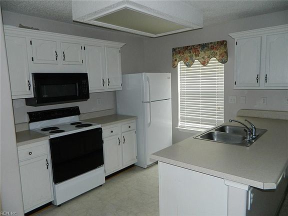 5th image of 325 Oak Hill Way
