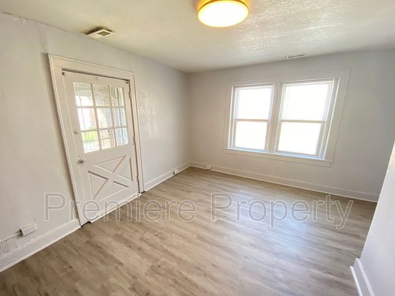 3rd image of 3000 E Linwood Blvd Unit 3SW